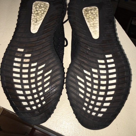 Adidas Yeezy Boost 350 V2 Core Black/White (Oreo) - Picture 5 of 8